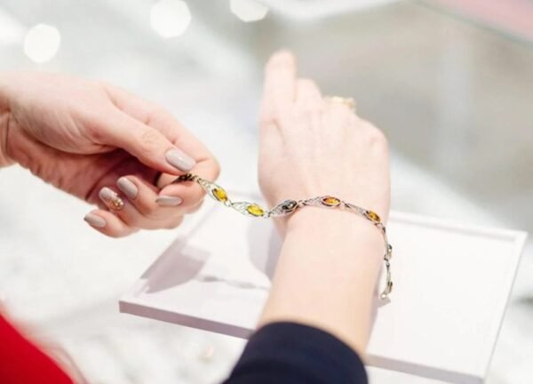 Gold earrings - Image 2